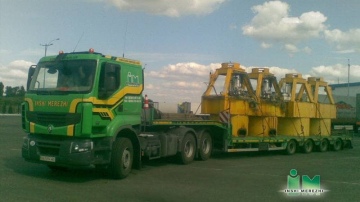 Transporting oversized and extra-heavy loads