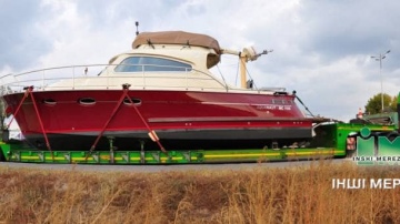 Transportation of yachts and motor boats